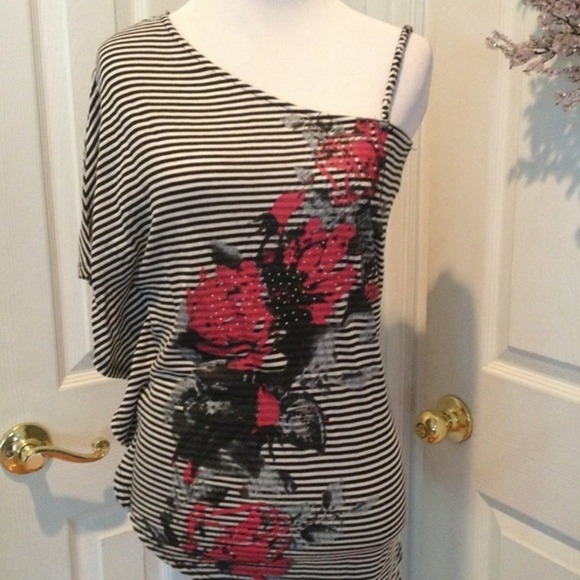 Rue 21 one shoulder top - Picture 1 of 4